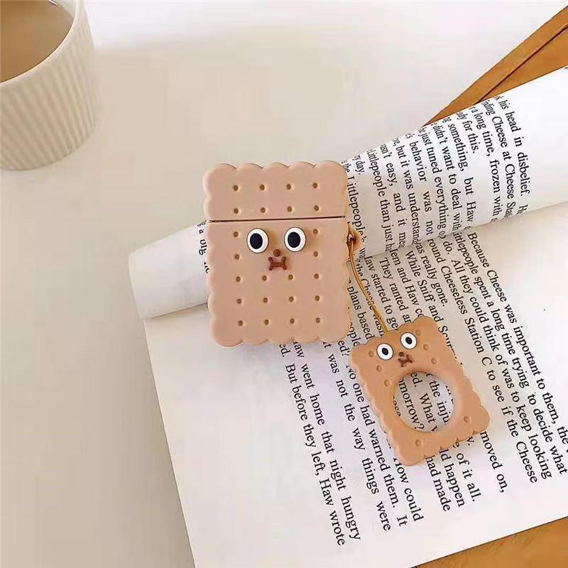 "Schützende Silikonhülle für Apple Bluetooth Kopfhörer - Bär Cartoon Design in Braun"
