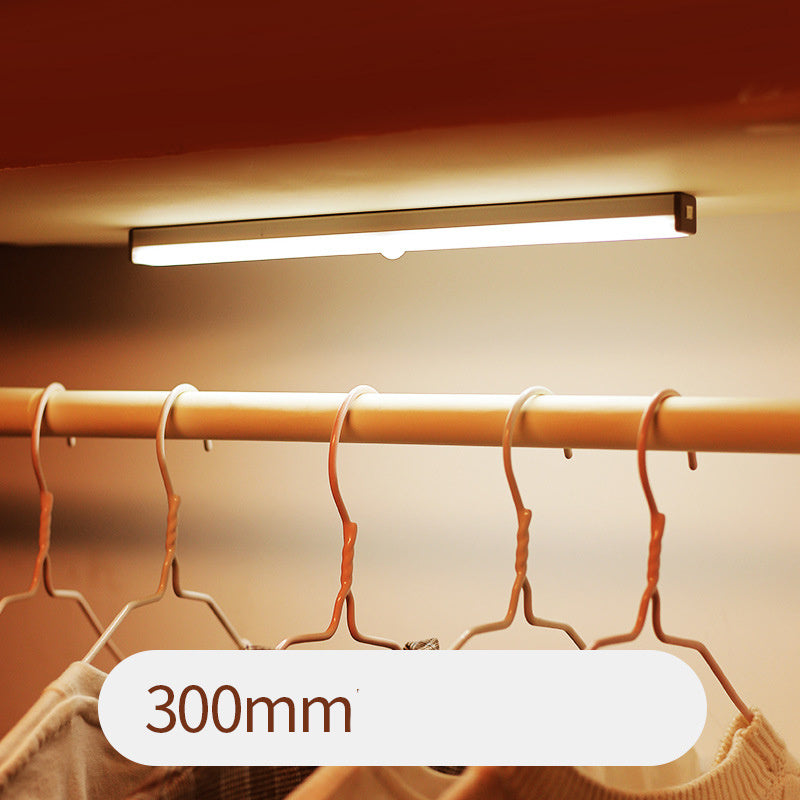 "LED Sensorleuchtleiste – Präzise Bewegungserkennung, Automatische Beleuchtung, Energieeffizient und Einfache Montage"