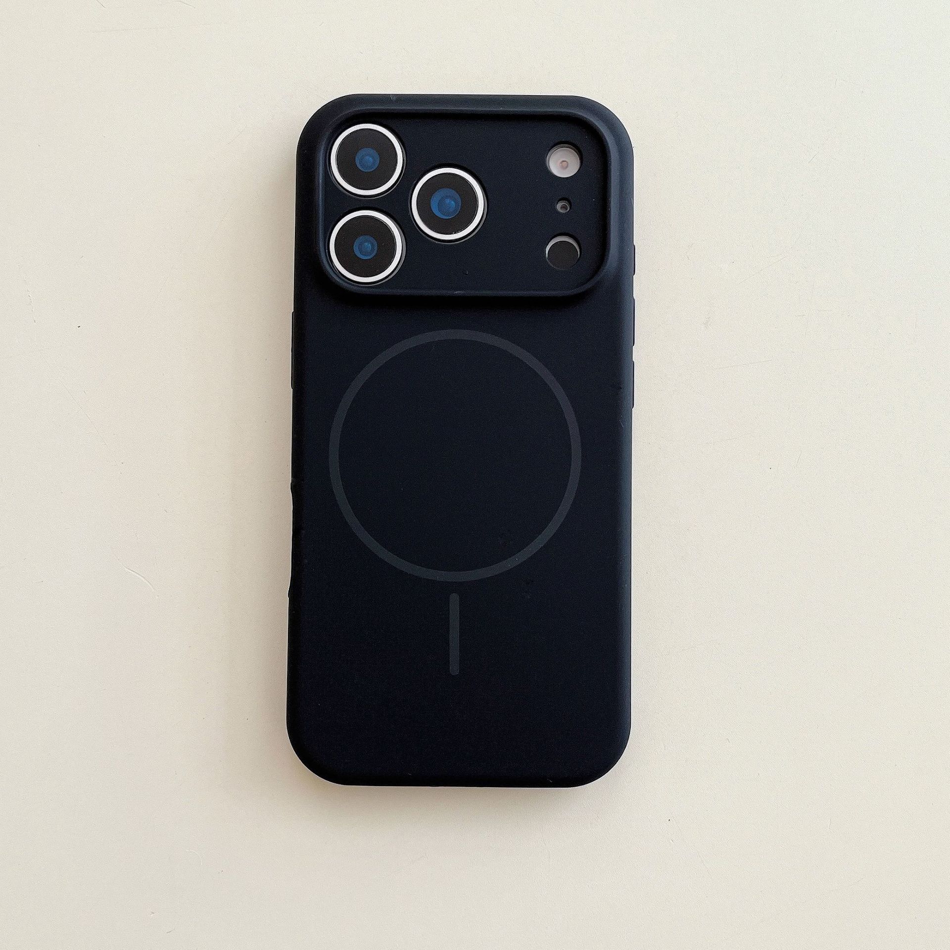 "Präzisionsgeschnittene Vollabdeckung Silikon Handyhülle mit Magnetverschluss - Stoßfest, Kratzfest für iPhone 17 Modelle"