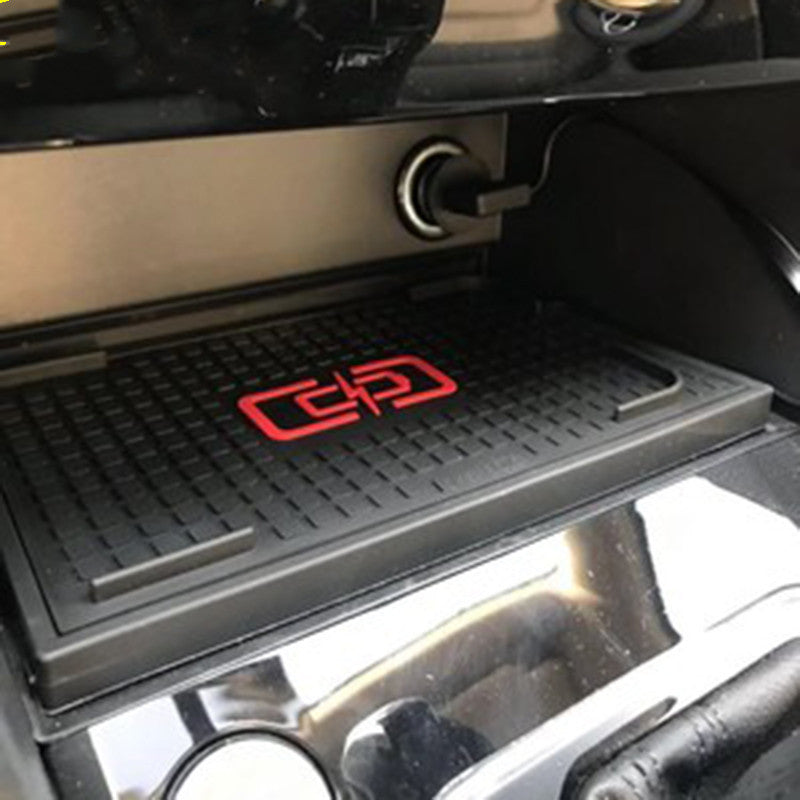 "Schnellladender Auto Handy-Ladegerät mit Zigarettenanzünder - Drahtlos, Rutschfestes Silikonpad"