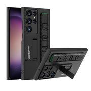 "Sturzsichere Handyhülle mit Armbandhalterung - Elegante Schutzschale für Samsung, PC-Material, Ins-Stil in Kalt-Schwarz, Silber, Waldgrün, Karbonfaser-Muster"