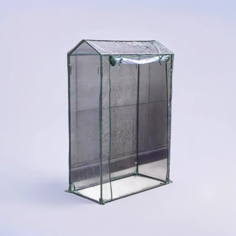 "Robustes Gartenhaus-Isoliercover: Frost- & Regenschutz mit Rolltür für optimales Pflanzenwachstum"