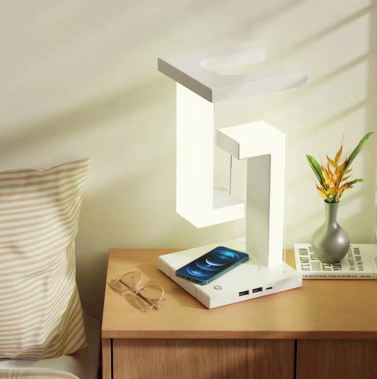 "Designer Balance-Lampe mit kabelloser Smartphone-Ladefunktion und magnetischem Schwebeeffekt für Zuhause und Büro"