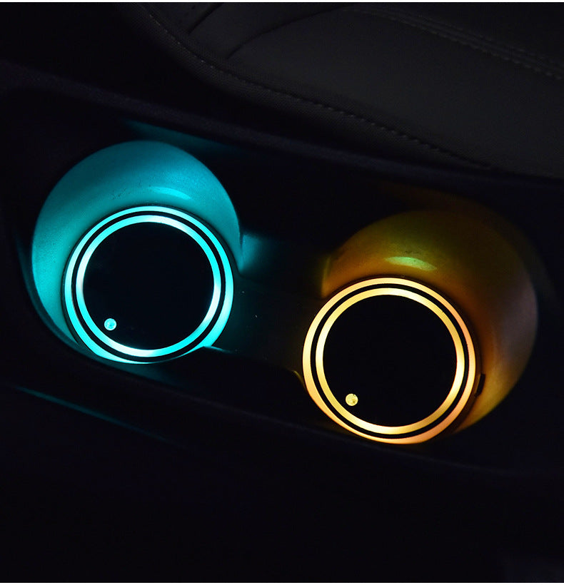 "Leuchtender Auto-Getränkehalter mit 7 LED-Farben, Solar & USB Aufladung, Rutschfest, Ambiente Licht - Dekoratives Innenlicht fürs Auto"