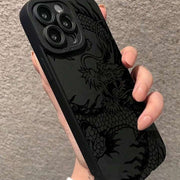 "Vielseitige und Kreative Schwarze Drachen-Muster Handyhülle für iPhone Modelle - Stilvolles Backcover im Japanisch-Europäischen Design"