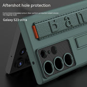 "Ultra-Dünne Schutzhülle mit Armbandhalterung für Samsung - PC Material, Anti-Ausbleichen, In Waldgrün, Kalt-Schwarz, Schaum-Silber, Kohlefaser-Muster"
