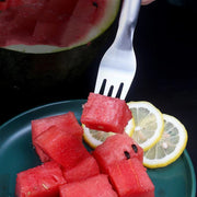"2-in-1 Wassermelonen-Gabel und -Schneider aus Edelstahl: Leicht, tragbar und vielseitig einsetzbar für perfekt geschnittene Fruchtstücke"