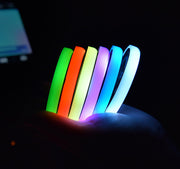 "Leuchtender Auto-Getränkehalter mit 7 LED-Farben, Solar & USB Aufladung, Rutschfest, Ambiente Licht - Dekoratives Innenlicht fürs Auto"