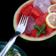"2-in-1 Wassermelonen-Gabel und -Schneider aus Edelstahl: Leicht, tragbar und vielseitig einsetzbar für perfekt geschnittene Fruchtstücke"