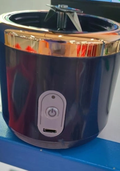 "Tragbarer 6-Klingen-Mini-Saftpresse Mixer: Smoothie-Zubereiter, Obstquetscher & Eiszerkleinerer, USB aufladbar, 140W Leistung, Dunkelblau"