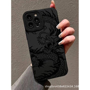 "Vielseitige und Kreative Schwarze Drachen-Muster Handyhülle für iPhone Modelle - Stilvolles Backcover im Japanisch-Europäischen Design"