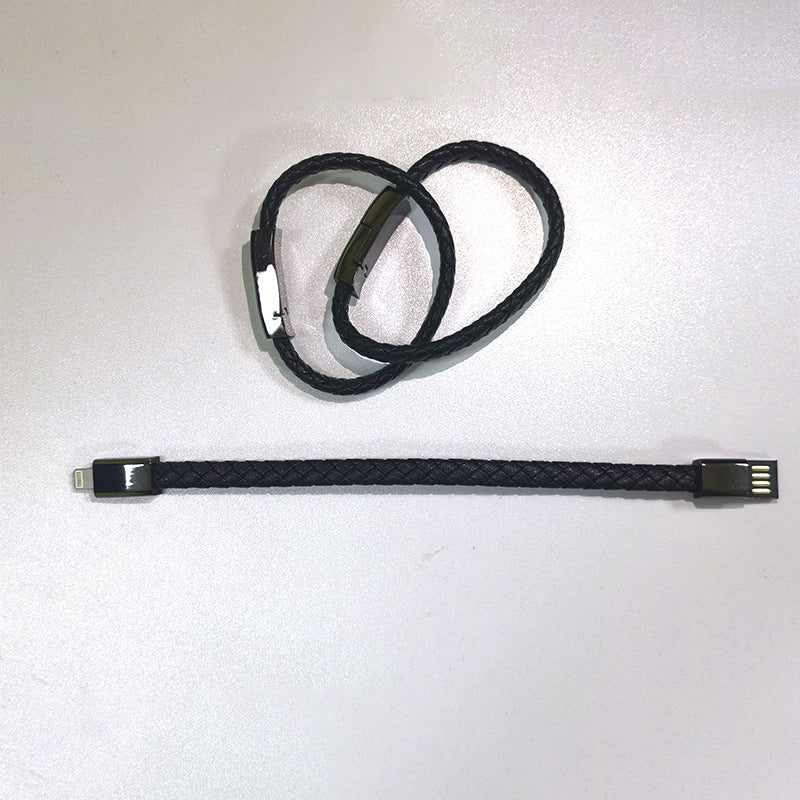 "Multifunktionales Lederarmband mit integriertem USB-C, iPhone 14/13 Max und Micro USB Ladekabel - Tragbares, langlebiges und stilvolles Zubehör in Schwarz"