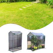 "Robustes Gartenhaus-Isoliercover: Frost- & Regenschutz mit Rolltür für optimales Pflanzenwachstum"