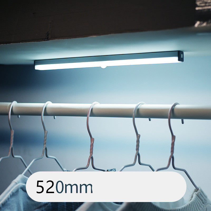 "LED Sensorleuchtleiste – Präzise Bewegungserkennung, Automatische Beleuchtung, Energieeffizient und Einfache Montage"