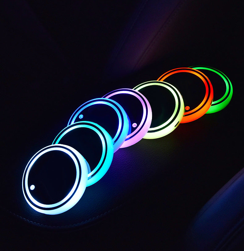 "Leuchtender Auto-Getränkehalter mit 7 LED-Farben, Solar & USB Aufladung, Rutschfest, Ambiente Licht - Dekoratives Innenlicht fürs Auto"