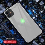"Leuchtende Handyhülle für iPhone 11 Pro, XS Max, XR & 13: Sprachgesteuertes Farblicht, Gehärtetes Glas, Verschiedene Farben & Muster"