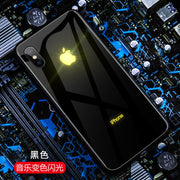 "Leuchtende Handyhülle für iPhone 11 Pro, XS Max, XR & 13: Sprachgesteuertes Farblicht, Gehärtetes Glas, Verschiedene Farben & Muster"