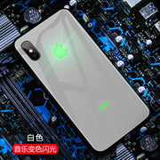 "Leuchtende Handyhülle für iPhone 11 Pro, XS Max, XR & 13: Sprachgesteuertes Farblicht, Gehärtetes Glas, Verschiedene Farben & Muster"