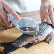 "Praktischer Fischschuppenentferner: Schnelle und saubere Küchenhelfer mit Deckel, handlich & hygienisch, ideal für das tägliche Kochen - Lebensmittelecht AS und ABS"