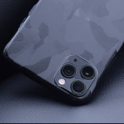 "Robuste Handy Rückseiten-Folie im Tarnlook - Kratzfestes PVC, Stilvoll & Einfach, Kompatibel mit iPhone Modellen"