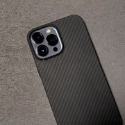 "Ultra-dünne Kevlar Handyhülle, PC-Kohlefaser, 3D-Trenddesign, Stoß- und Verschleißfest für iPhone 13/14 Serie"
