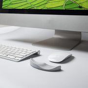 "Ergonomische Mauspad mit Handgelenkauflage aus Silikon, Rutschfest & Bionisches Design für Büro und Gaming - Unterstützt Handgelenkgesundheit"