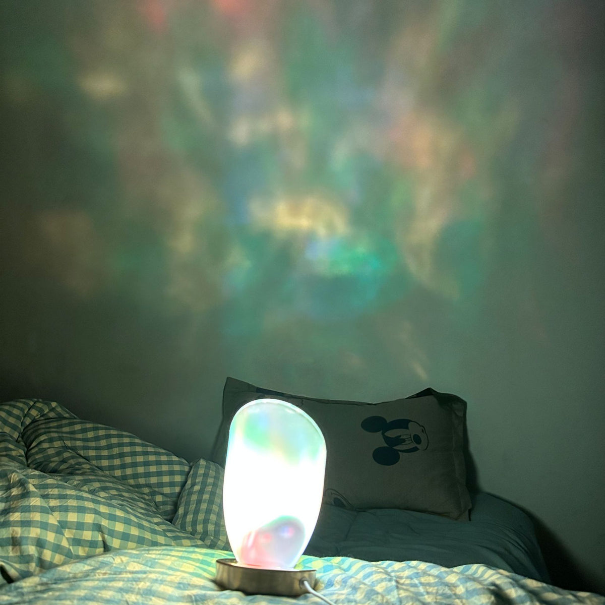 "Moderne und Einfache Acryl-Metall Tischlampe mit Wasserwellen-Atmosphäre, Drei Farben Steckertyp, Spannung ≤ 36V"