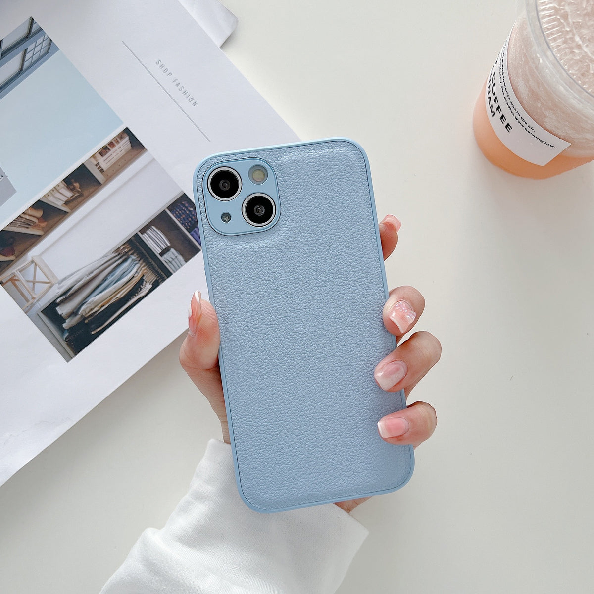 "Premium Leder Silikon Handyhülle, Stoßfest und Kompatibel mit iPhone Modellen"